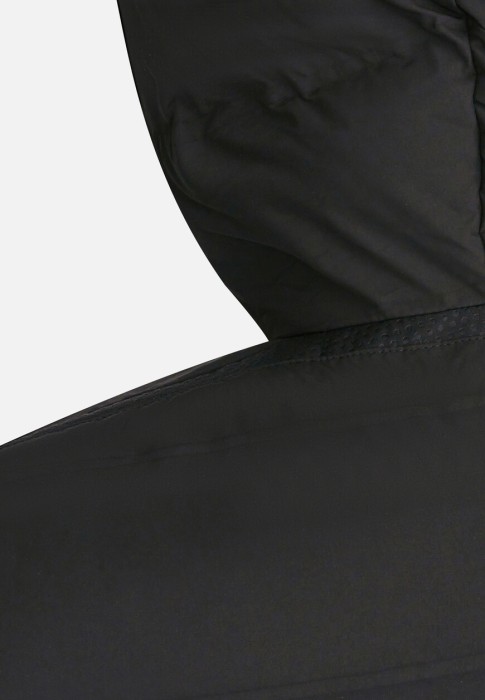 Товар черного цвета с внутренней стороны