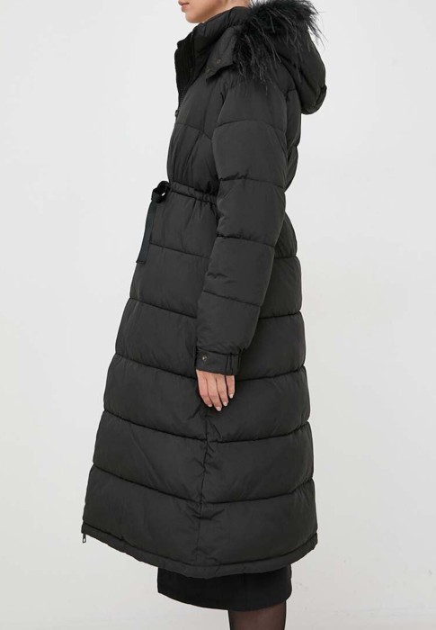 Товар черного цвета с внутренней стороны