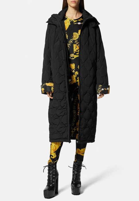 Товар черного цвета с внутренней стороны