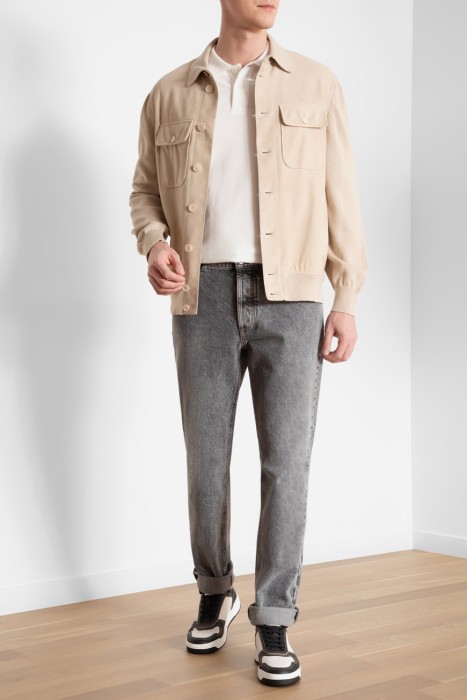 Товар бежевого цвета с внутренней стороны