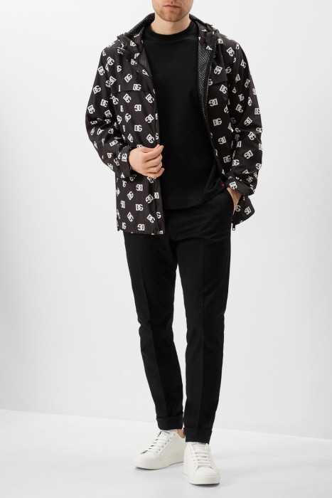 Товар черного цвета с внутренней стороны