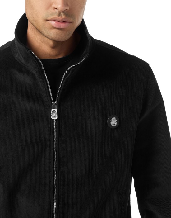 Товар черного цвета с внутренней стороны