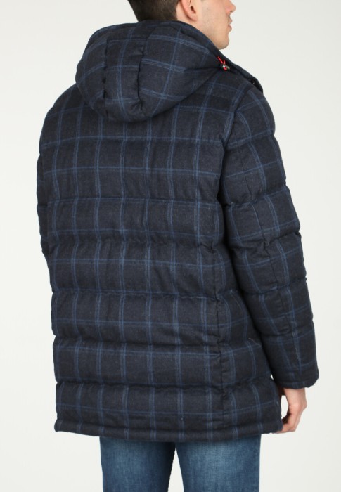 Товар синего цвета с внутренней стороны