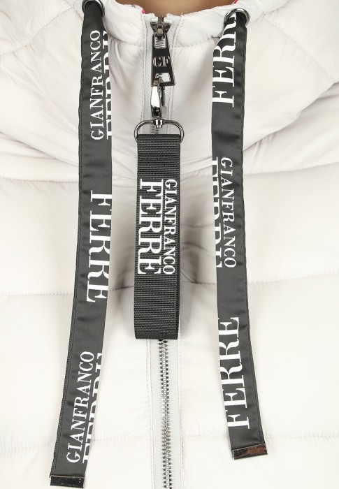 Товар серого цвета с внутренней стороны