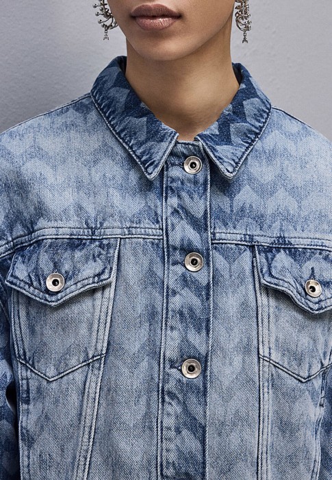 Товар голубого цвета с внутренней стороны