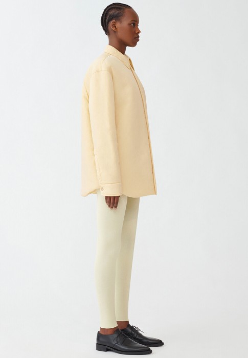 Товар желтого цвета с внутренней стороны