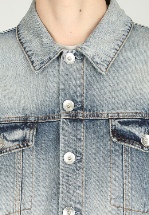 Товар синего цвета с внутренней стороны