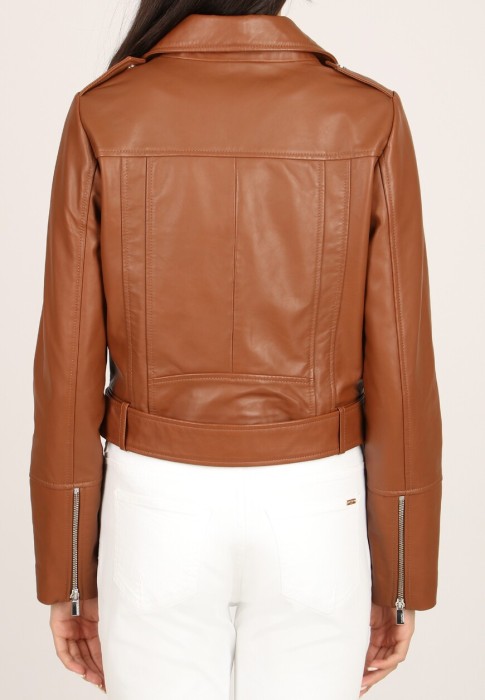 Товар коричневого цвета с внутренней стороны