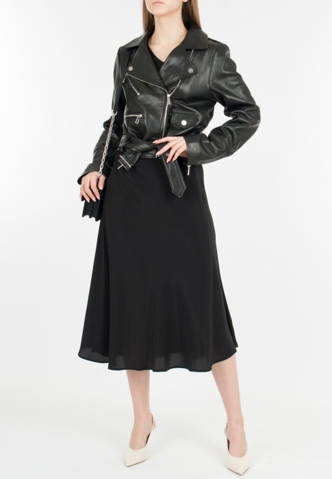 Товар черного цвета с внутренней стороны