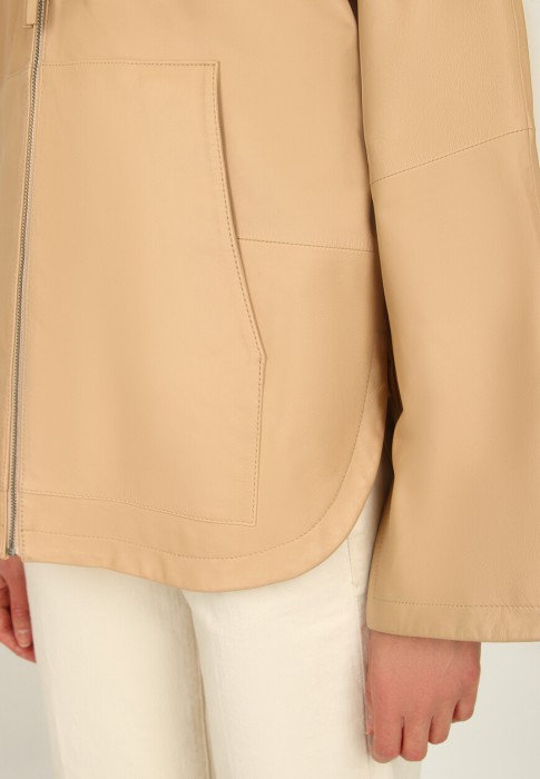 Товар коричневого цвета с внутренней стороны