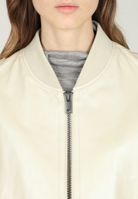 куртка  из проверенных материалов спереди