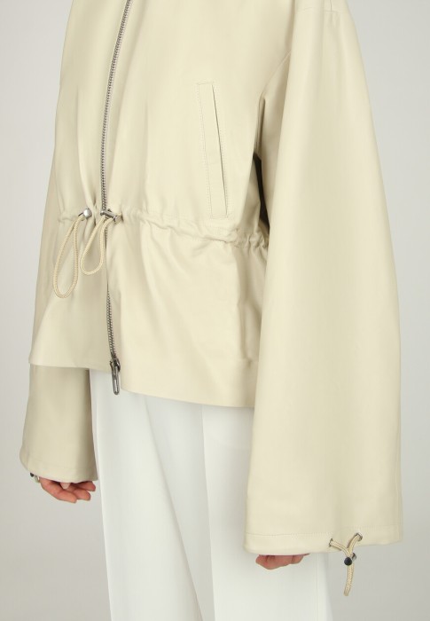 Товар белого цвета с внутренней стороны