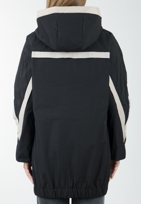 Товар черного цвета с внутренней стороны