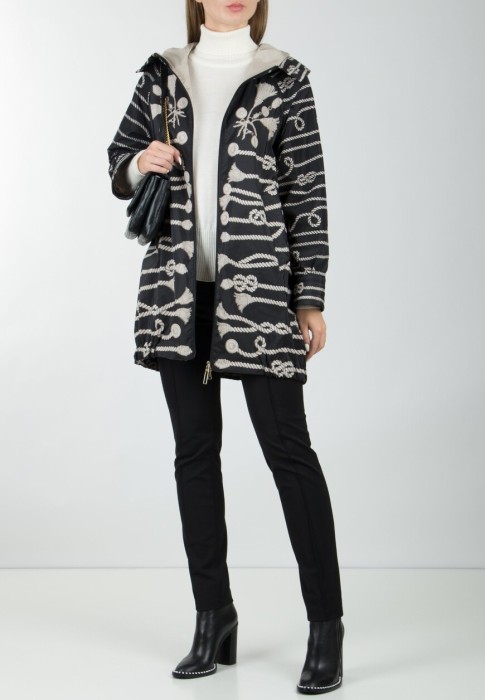 Товар черного цвета с внутренней стороны