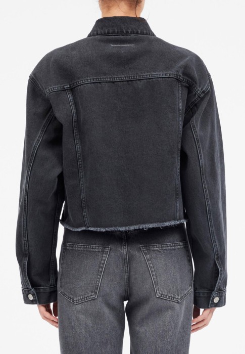 Товар черного цвета с внутренней стороны