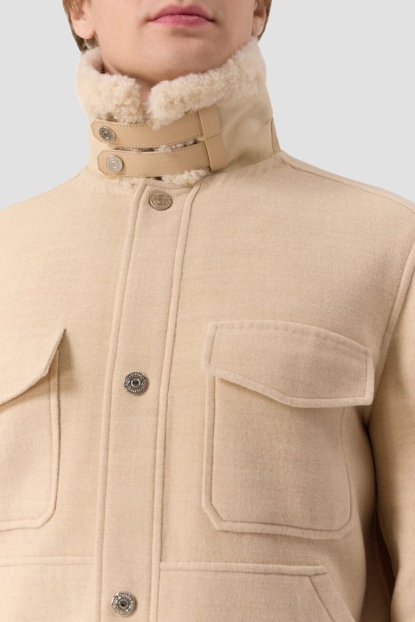 куртка  из англии вид сбоку