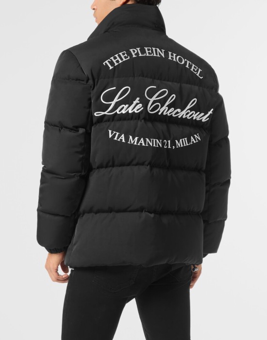 Товар черного цвета с внутренней стороны