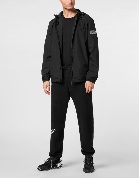 Товар черного цвета с внутренней стороны