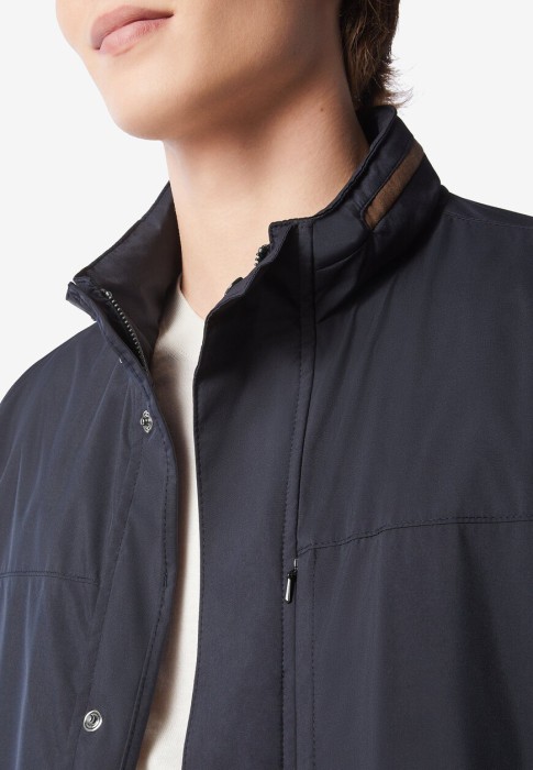 Товар синего цвета с внутренней стороны