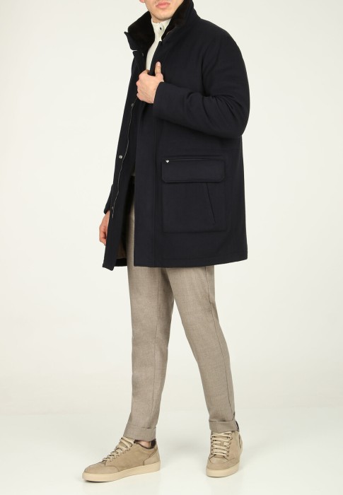 куртка  по цене 194340 руб вид справа