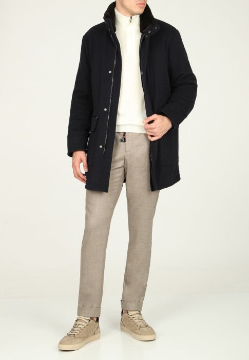 Товар синего цвета с внутренней стороны