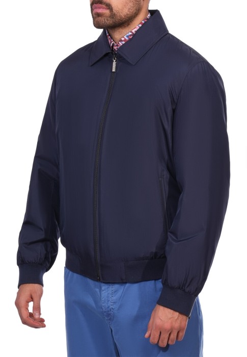 Товар синего цвета с внутренней стороны