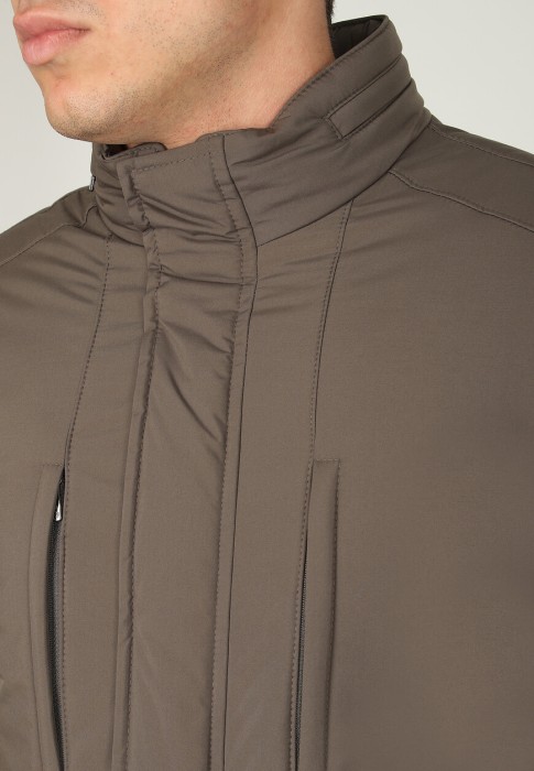 Товар коричневого цвета с внутренней стороны