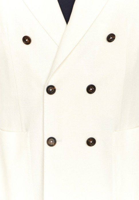 Товар белого цвета с внутренней стороны