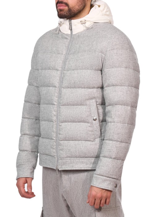 Товар серого цвета с внутренней стороны