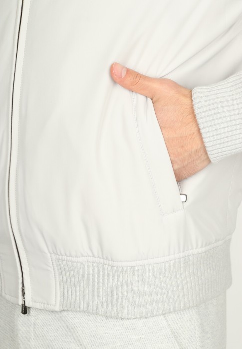 Товар серого цвета с внутренней стороны