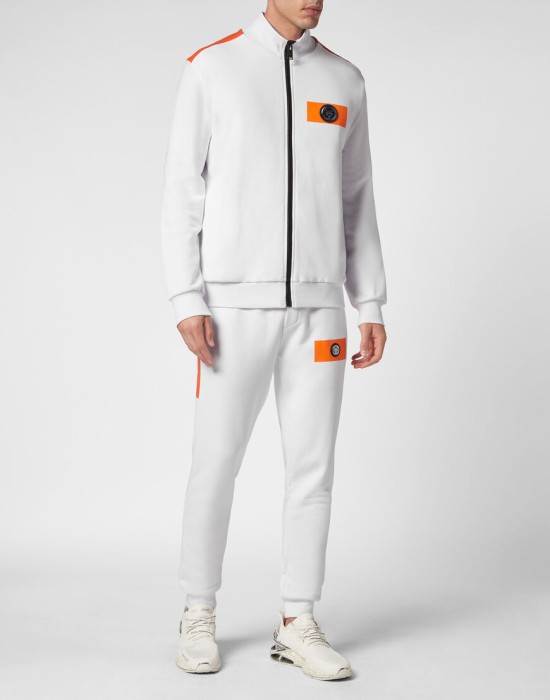 Товар белого цвета с внутренней стороны