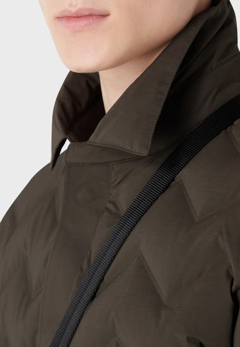 Товар зеленого цвета с внутренней стороны