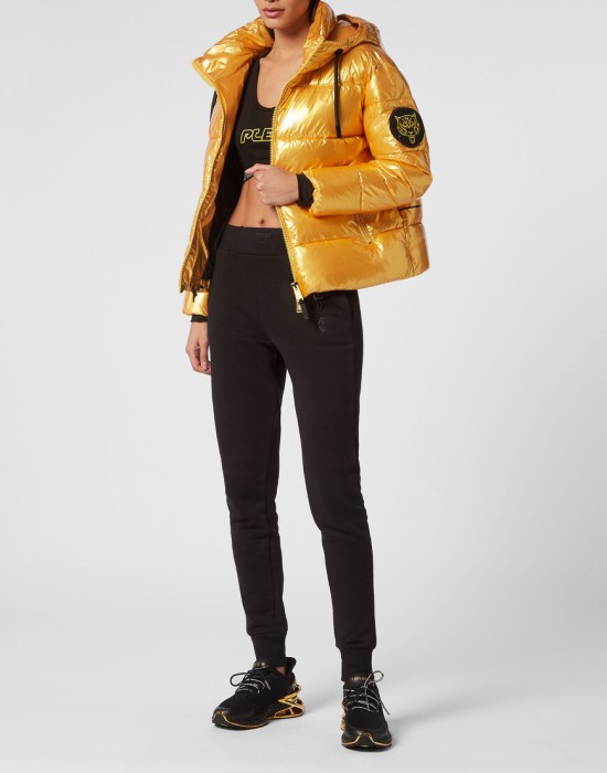 Товар золотого цвета с внутренней стороны