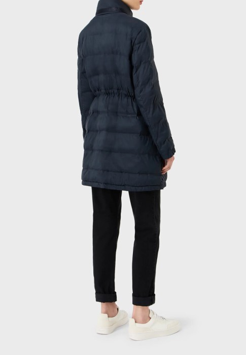 Товар синего цвета с внутренней стороны