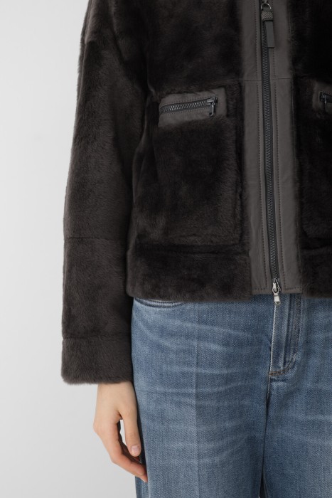 Товар серого цвета с внутренней стороны