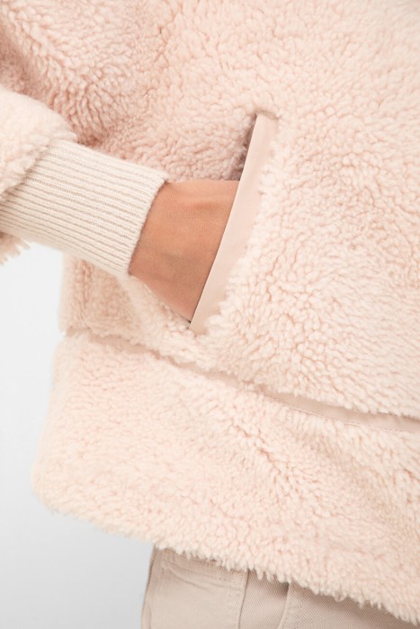 Товар розового цвета с внутренней стороны