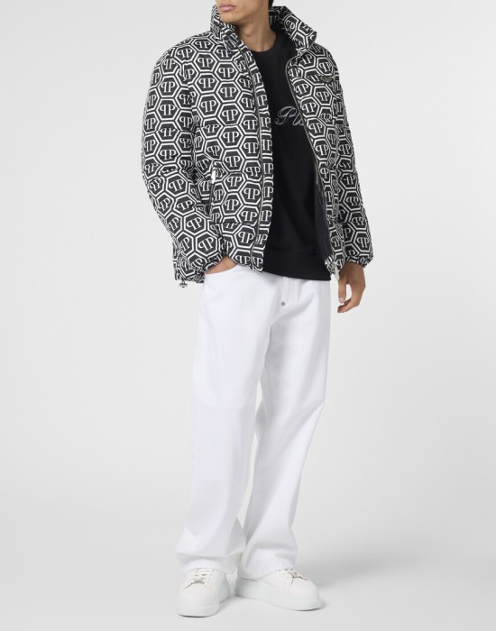 Товар черного цвета с внутренней стороны