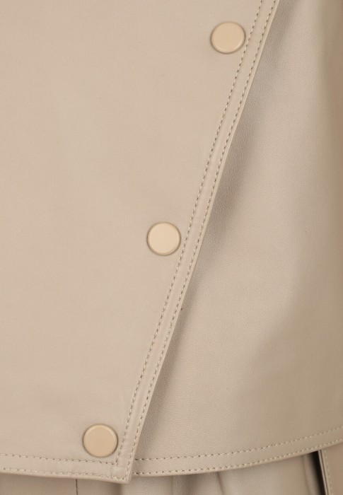 Товар коричневого цвета с внутренней стороны