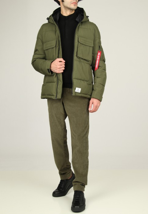 куртка  от бренда alpha industries вид слева