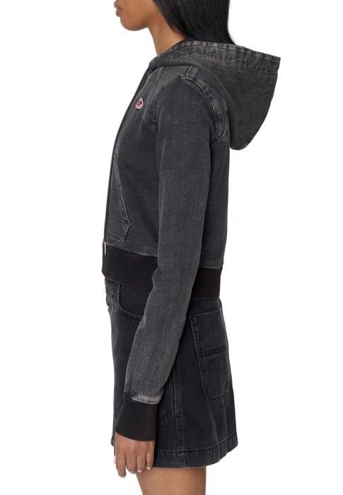 Товар черного цвета с внутренней стороны