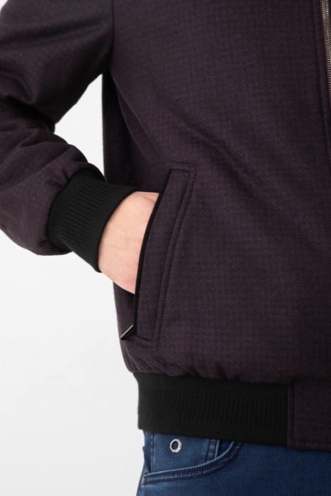 Товар фиолетового цвета с внутренней стороны