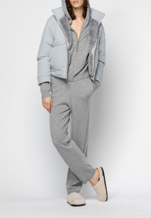 Товар серого цвета с внутренней стороны