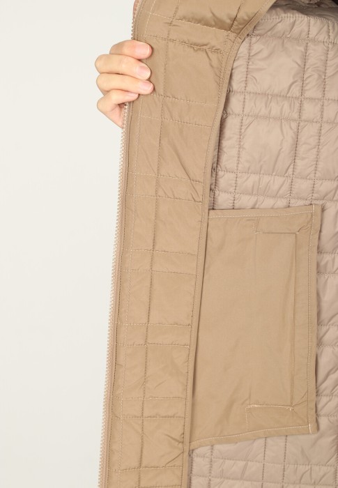 Товар бежевого цвета с внутренней стороны