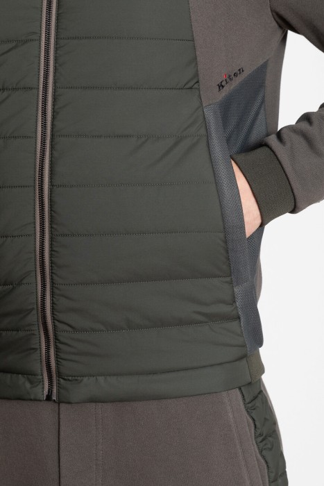 Товар зеленого цвета с внутренней стороны