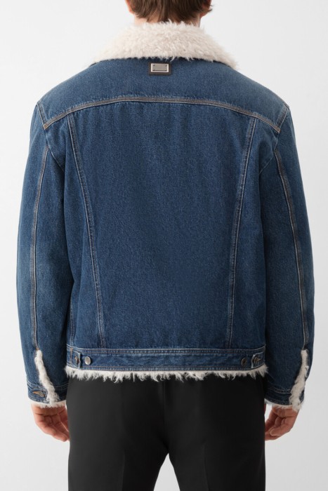 куртка  по цене 260400 руб вид справа