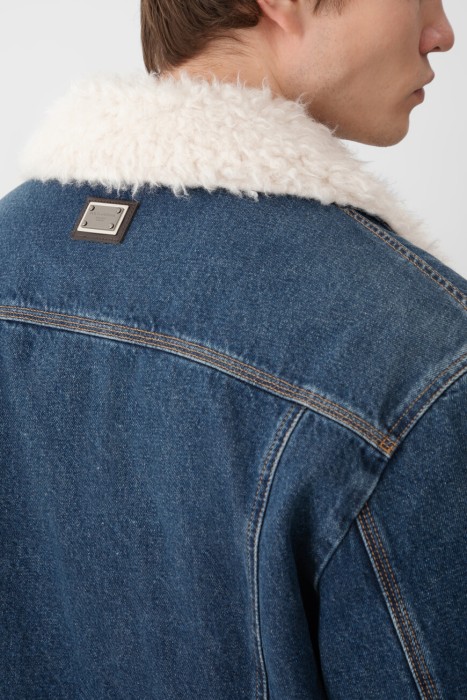 Товар синего цвета с внутренней стороны