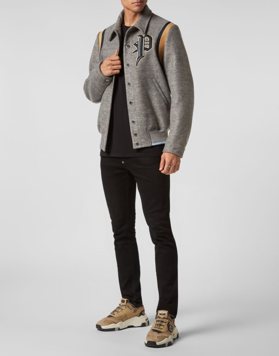 Товар серого цвета с внутренней стороны