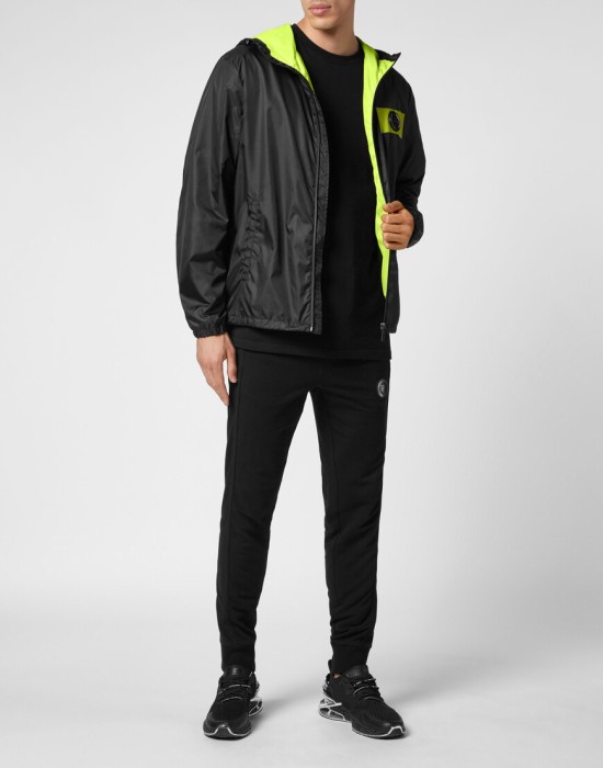 Товар черного цвета с внутренней стороны