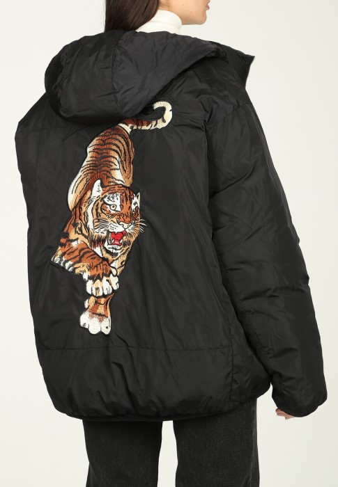 Товар зеленого цвета с внутренней стороны