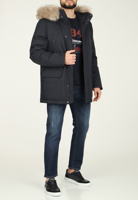 куртка  по цене 60800 руб вид справа